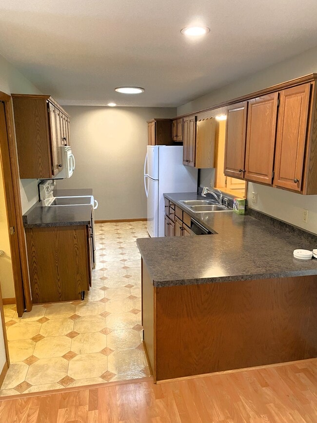 Building Photo - 56 Oak Ridge Dr