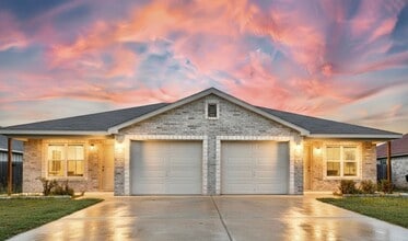 Building Photo - 3316 Stonewall Dr