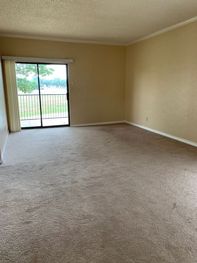 Foto del edificio - 1028 Mockingbird Ln