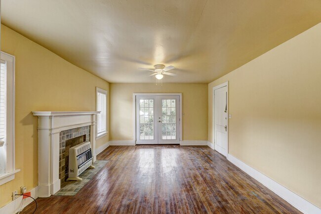 Foto del edificio - Exquisite 1 Bedroom Brownstone Apartment w...
