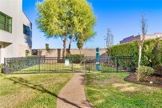 Building Photo - 1270 N Post Oak Rd