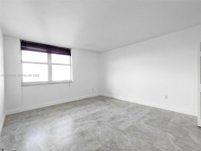 Foto del edificio - 10350 W Bay Harbor Dr