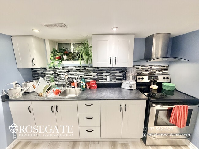 Building Photo - All-Inclusive, Pet-Friendly 2-Bedroom Apartment with Parking in Waterloo