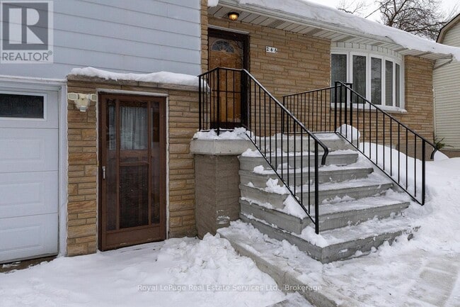 Building Photo - 246 Forman Ave