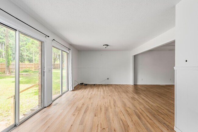 Foto del edificio - 302 Antler Dr