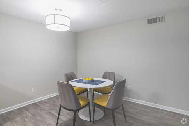 2 habitaciones, 2 baños, 1037 pies cuadrados, comedor - West Wind