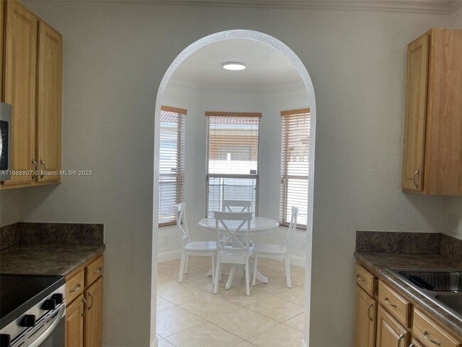 Foto del edificio - 3725 NE 10th St