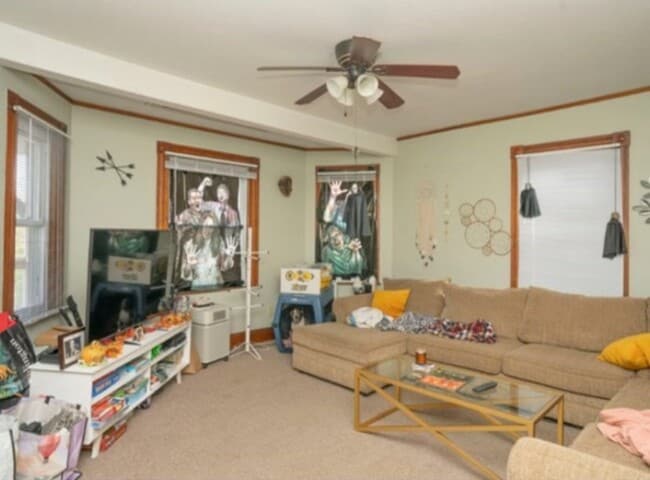 Building Photo - HUGE 3BD/1BA