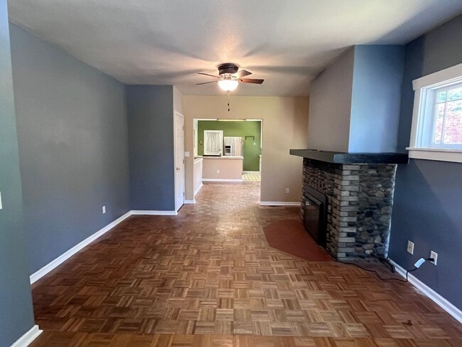 Building Photo - Spacious 4-Bedroom Home Across from Silver...