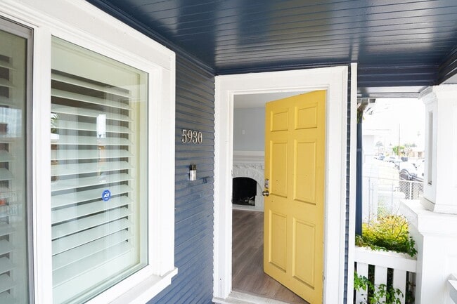 Building Photo - Beautiful Oakland Home!
