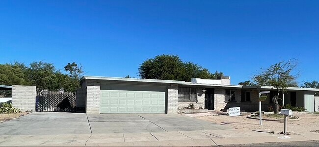 Foto del edificio - 7655 E Tulip Tree St