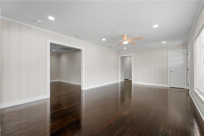 Building Photo - 2762 Hillcrest Rd