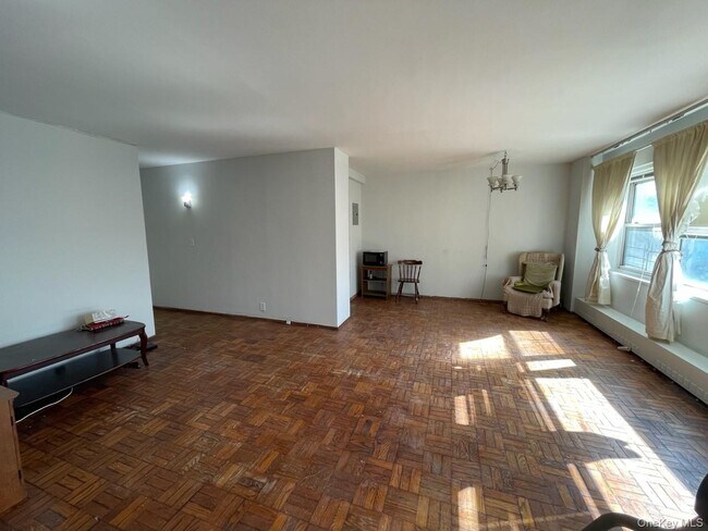 Foto del edificio - 3 Fordham Hill Oval