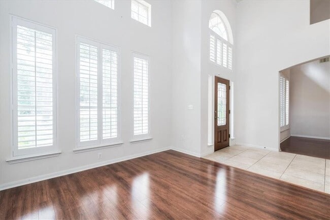 Building Photo - 11225 Savin Hill Ln