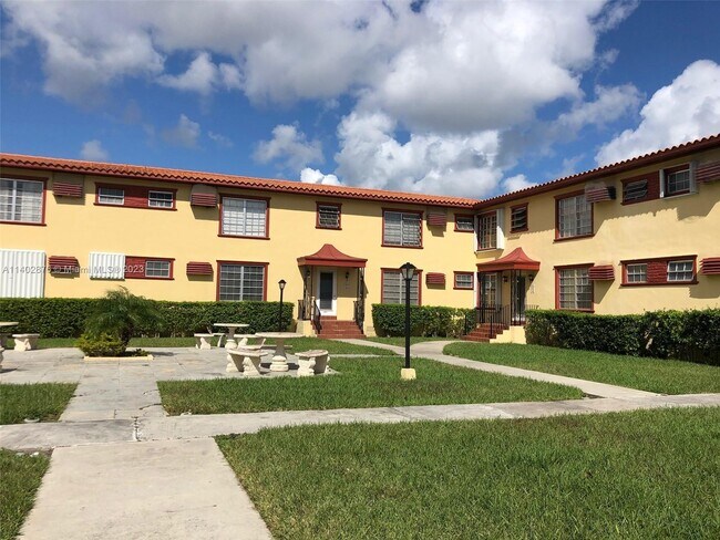 Foto del edificio - 643 SW 11th St