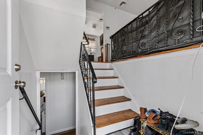 Foto del edificio - 22 Hudson Pl