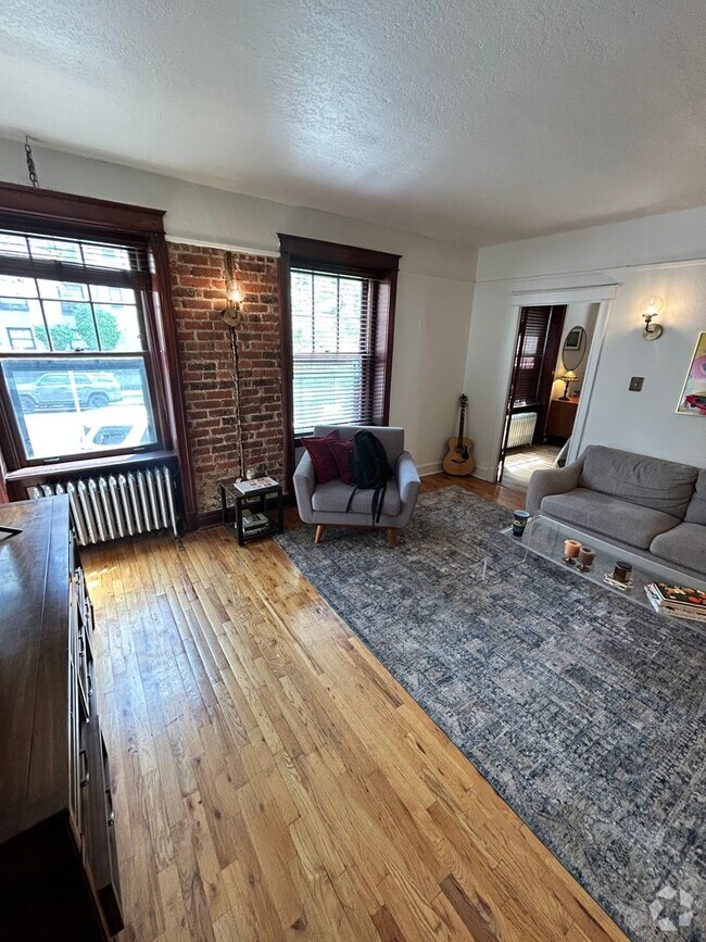 Building Photo - 215 E 11th Ave