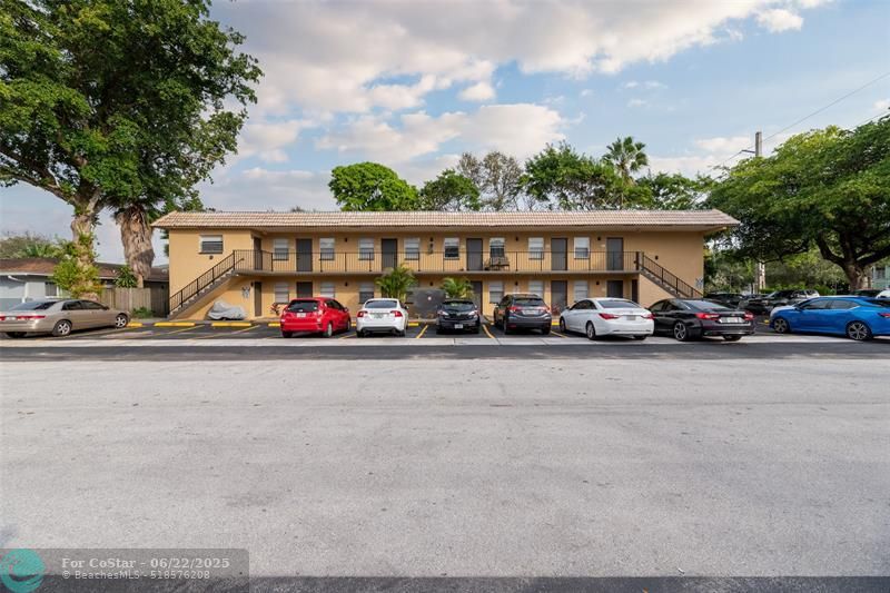 Foto principal - 1151 NE 17th Ct