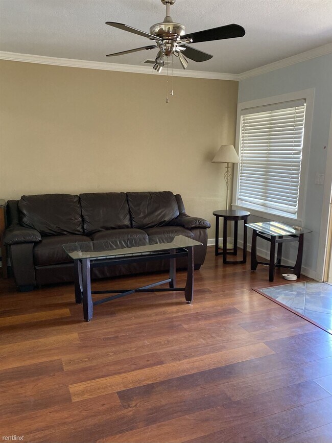 Building Photo - 2 br, 1 bath Duplex - 218 Bay Street 218