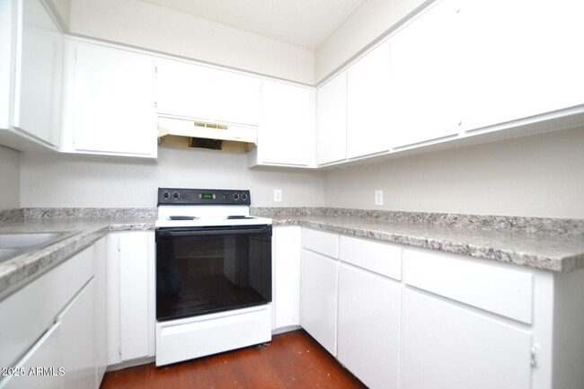 Foto del edificio - 1934 W Village Dr