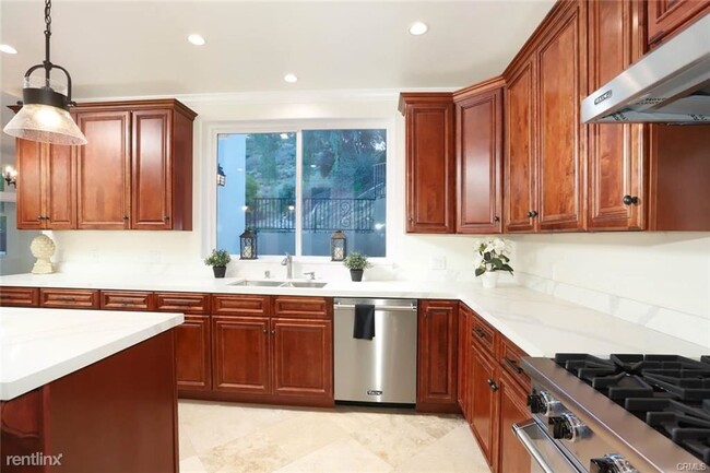 Building Photo - 5 br, 6 bath House - 8626 Topley