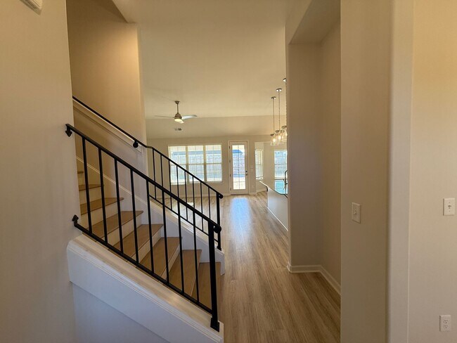 Building Photo - 140 Misty Meadows Dr
