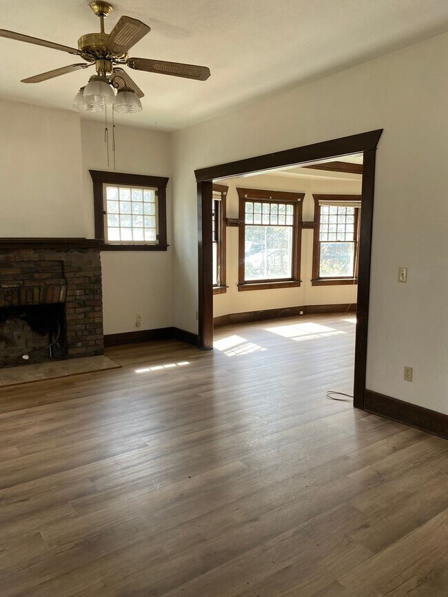 Building Photo - Charming Updated South Hill 4 Bedroom 1 Bath Home