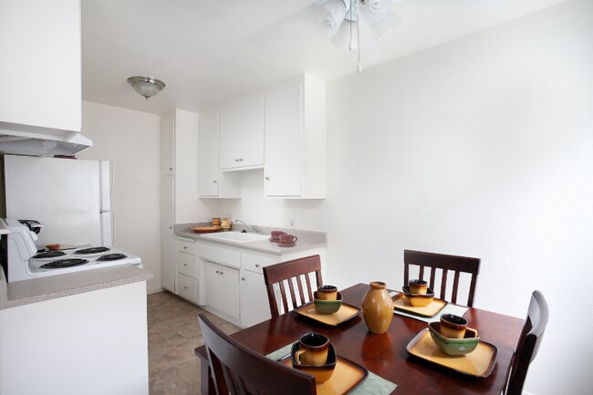 Foto del edificio - 16251 Woodruff Ave