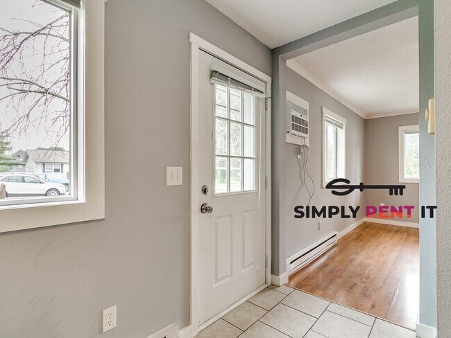 Foto del edificio - Sunset Ave 3 Bedroom Duplex In Kelley, IA ...