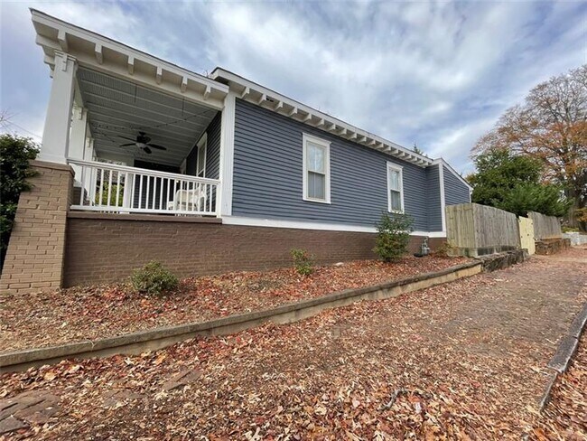 Building Photo - 744 Highland Ave NE