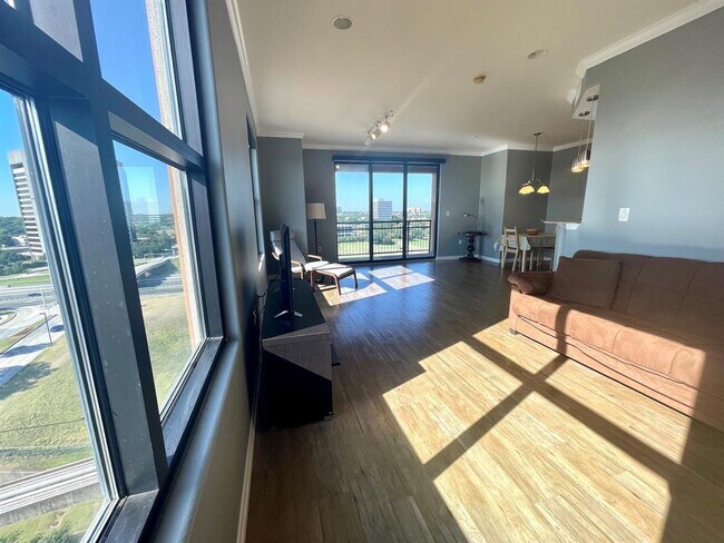 Building Photo - 330 E Las Colinas Blvd