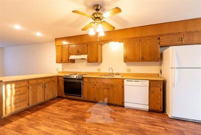 Foto del edificio - COMING SOON! 2 Bedroom, 2 Bathroom Duplex in SW Springfield