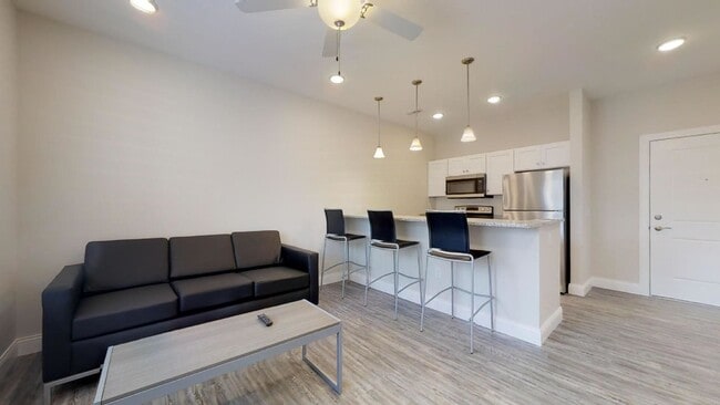 Interior Photo - 309 W Washington