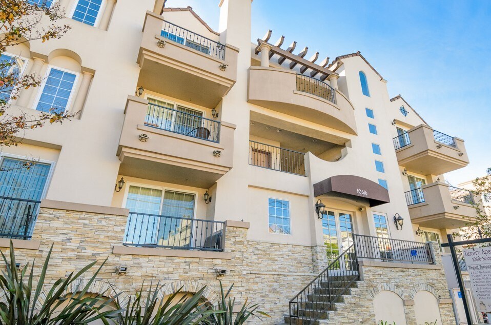 10616 Moorpark St, Los Angeles, CA 91602 Apartments in Los Angeles
