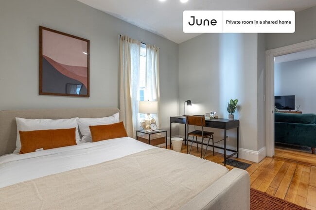 Building Photo - Private bedroom in 4 bed/2 bath Home