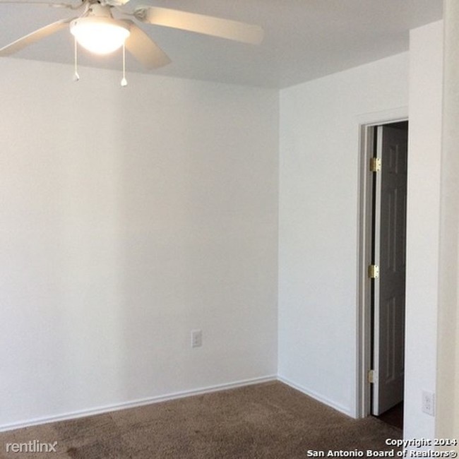 Building Photo - 3 br, 2 bath Apartment - Windsor Oaks