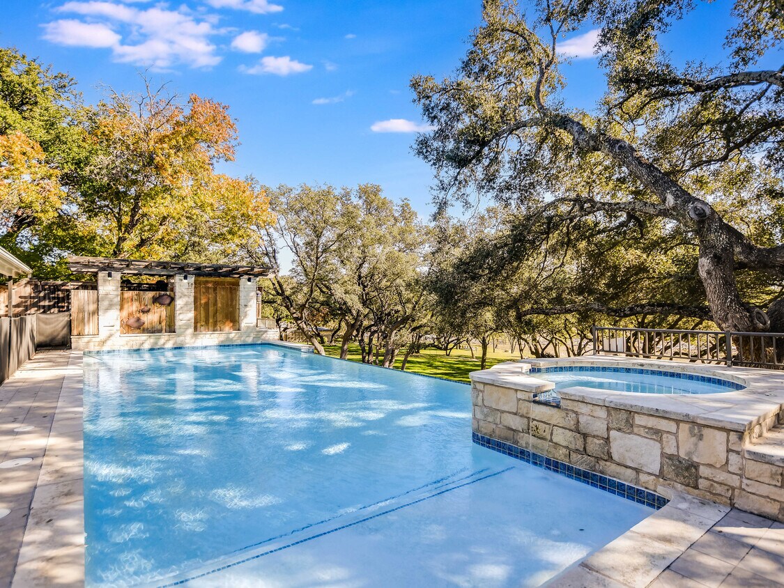 Foto principal - 6203 Hudson Bend Rd