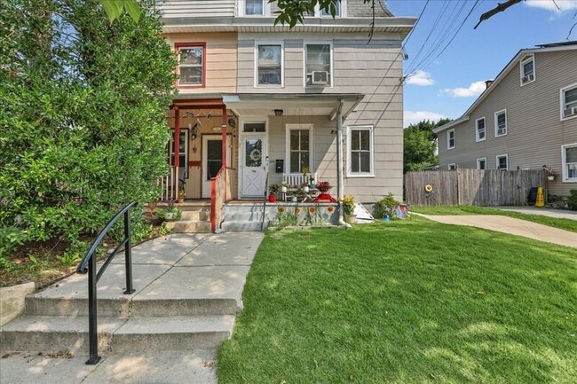Building Photo - 122 S Davis St