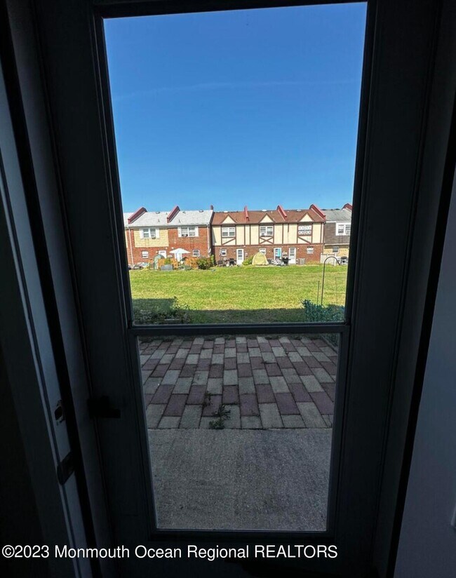 Foto del edificio - 60 Briar Mills Dr