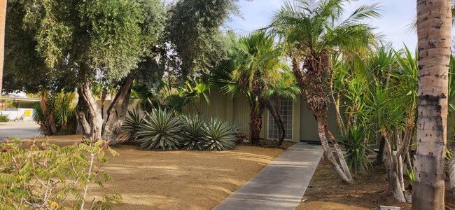 Building Photo - 1379 E Madrona Dr