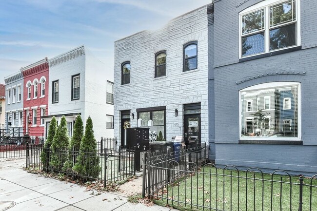 Foto del edificio - Boutique Condo in Truxton Circle!