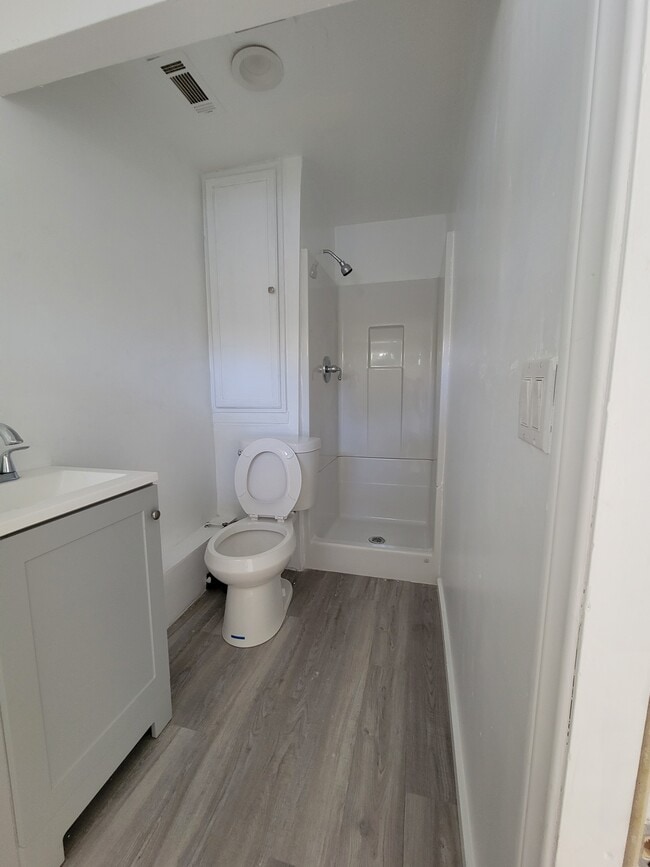 Guest Unit Bathroom - 6251 Canby Ave