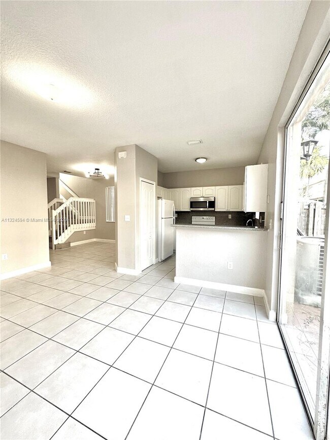 Foto del edificio - 7301 NW 174th Ter