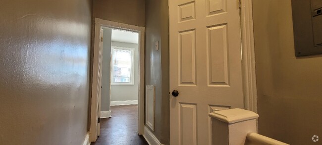 Building Photo - 5138 Ludlow St