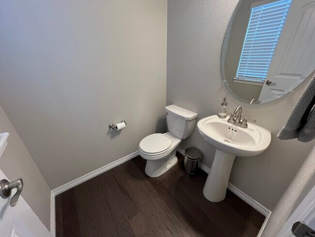 Foto del edificio - 9730 Porch Swing Ln