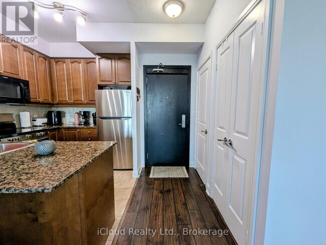 Building Photo - 90 Absolute Ave