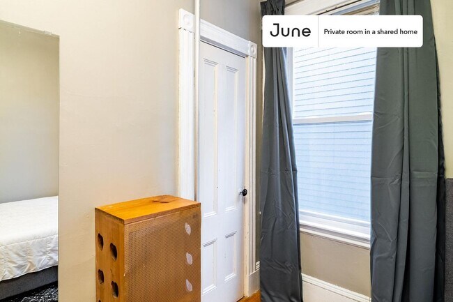 Foto del edificio - Room in Shared 5 bed/1 bath home