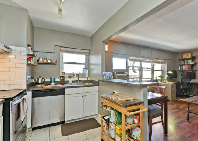 Foto del edificio - 4960 N Marine Dr