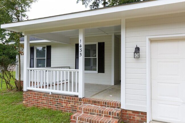 Building Photo - 1435 Bingham Dr