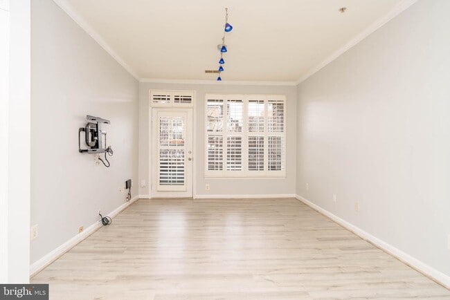 Foto del edificio - 8183 Carnegie Hall Ct